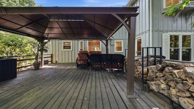 1102 Montvale Circle, Signal Mountain, TN 37377