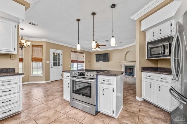 2125 Foxford St, Cantonment, FL 32533