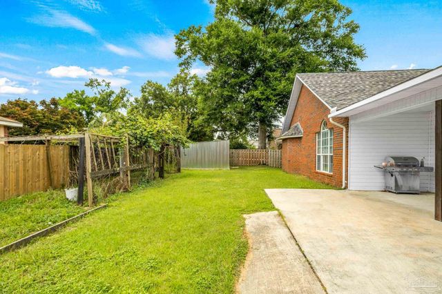 2125 Foxford St, Cantonment, FL 32533