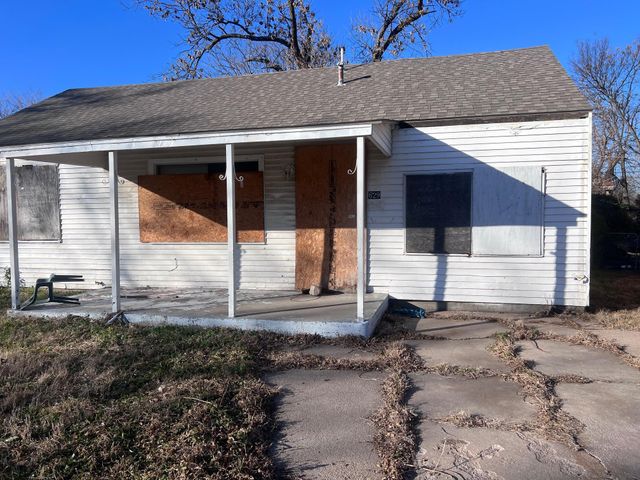 629 N poplar, Wichita, KS 67214