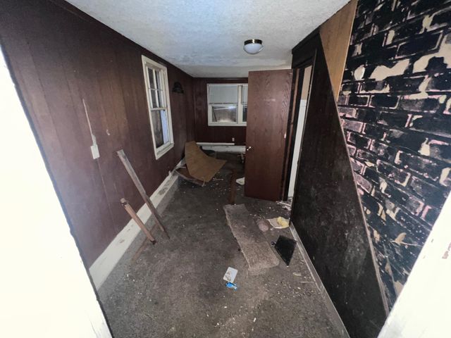 629 N poplar, Wichita, KS 67214