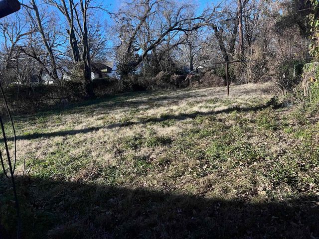 629 N poplar, Wichita, KS 67214