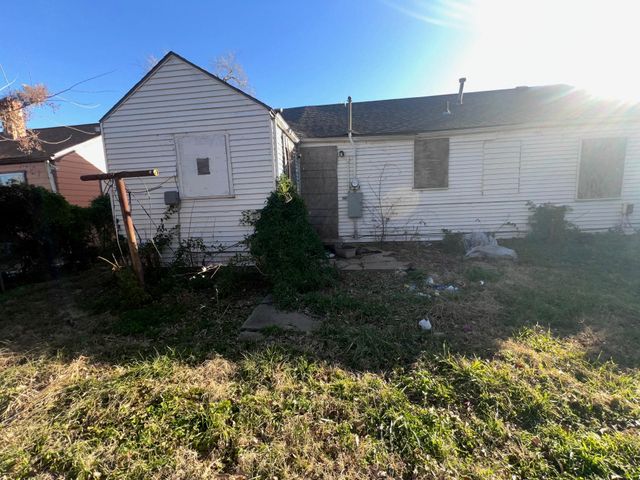 629 N poplar, Wichita, KS 67214