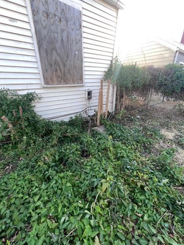 629 N poplar, Wichita, KS 67214