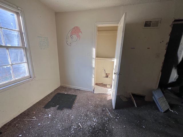 629 N poplar, Wichita, KS 67214