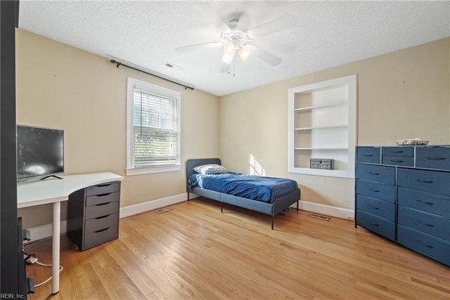 315 Dandy Loop RD, Yorktown, VA 23692