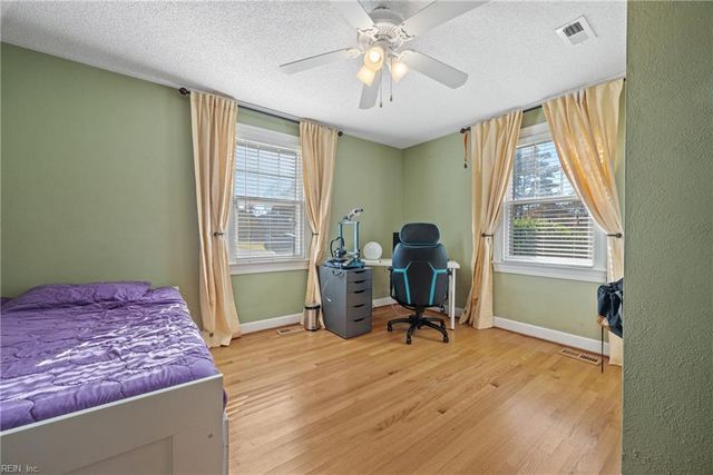 315 Dandy Loop RD, Yorktown, VA 23692
