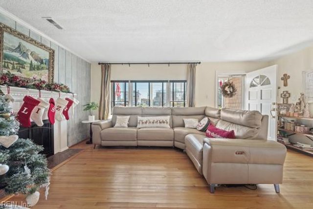 315 Dandy Loop RD, Yorktown, VA 23692
