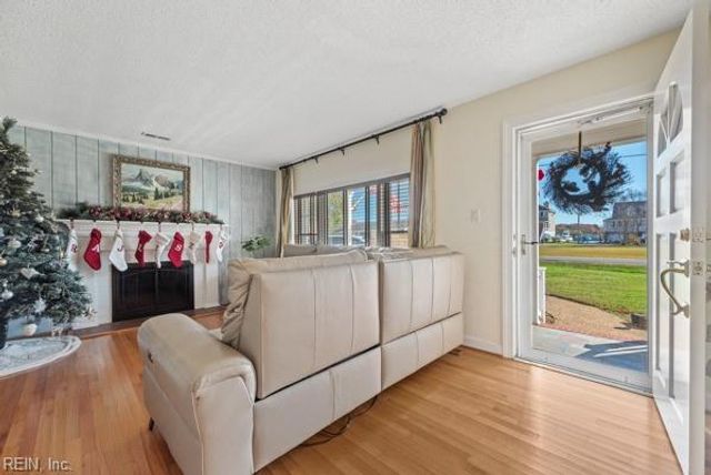 315 Dandy Loop RD, Yorktown, VA 23692
