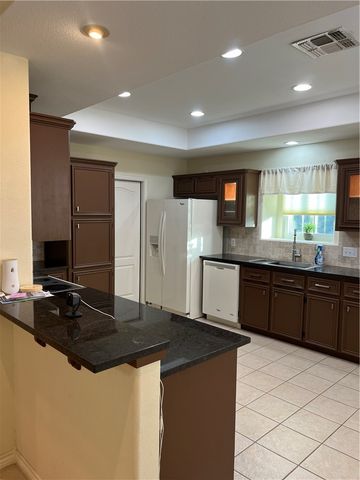 7801 Northwind Dr, Corpus Christi, TX 78414