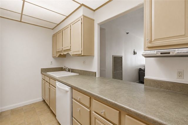 750 Washington Rd 307, Mt Lebanon, PA 15228