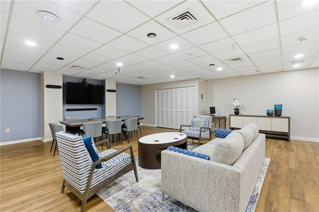750 Washington Rd 307, Mt Lebanon, PA 15228