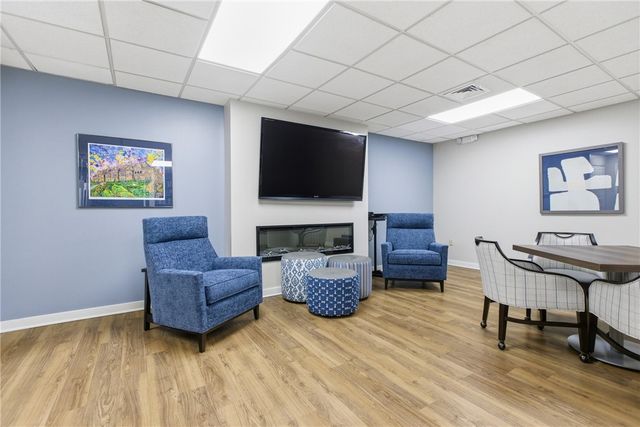 750 Washington Rd 307, Mt Lebanon, PA 15228
