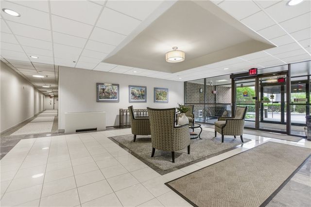 750 Washington Rd 307, Mt Lebanon, PA 15228
