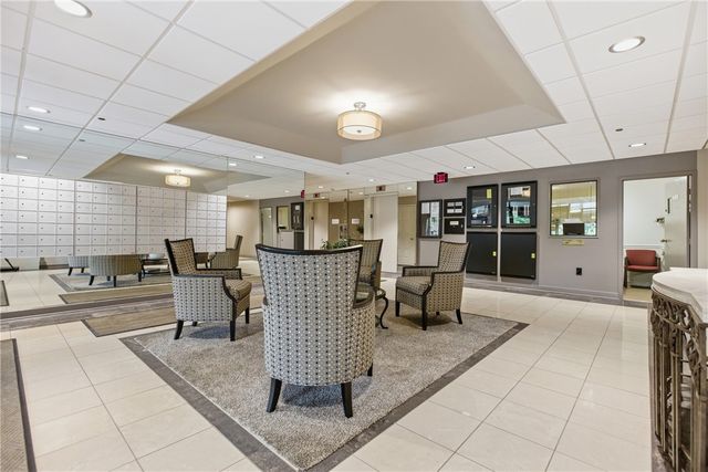 750 Washington Rd 307, Mt Lebanon, PA 15228