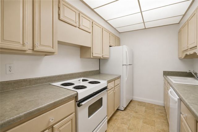750 Washington Rd 307, Mt Lebanon, PA 15228
