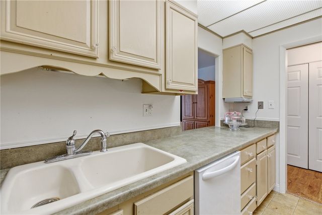 750 Washington Rd 307, Mt Lebanon, PA 15228
