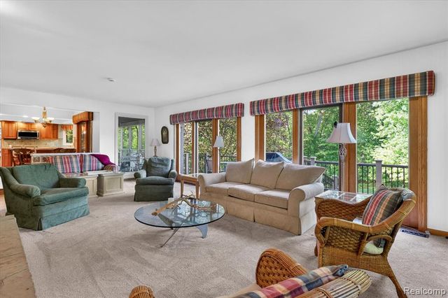 12664 Lashbrook Lane, Brighton, MI 48114