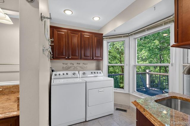 12664 Lashbrook Lane, Brighton, MI 48114