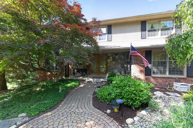 12664 Lashbrook Lane, Brighton, MI 48114