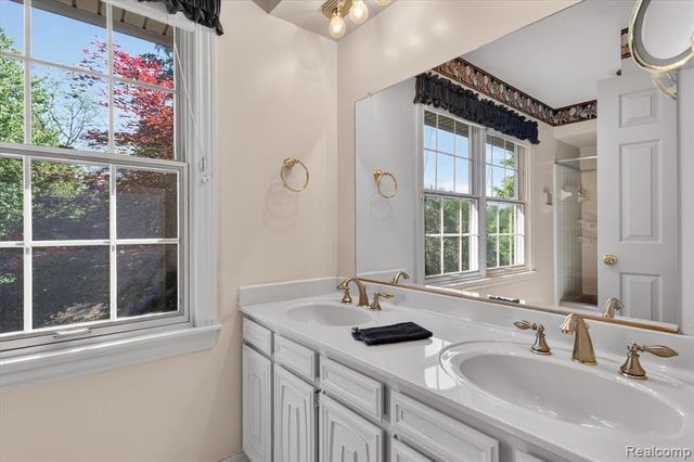 12664 Lashbrook Lane, Brighton, MI 48114