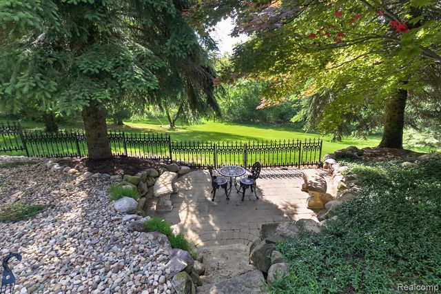12664 Lashbrook Lane, Brighton, MI 48114