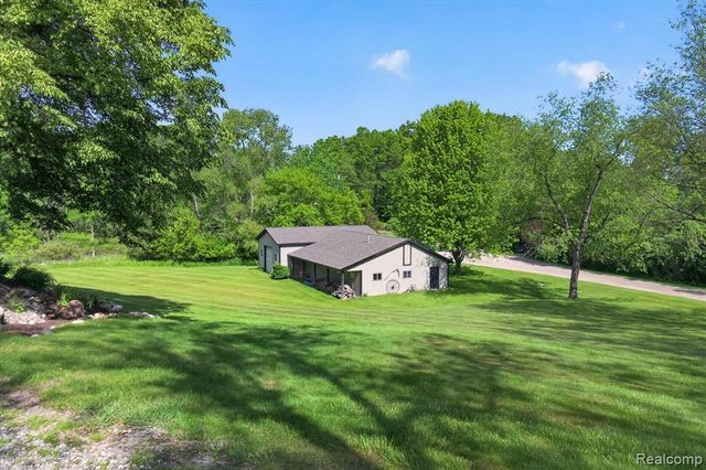 12664 Lashbrook Lane, Brighton, MI 48114