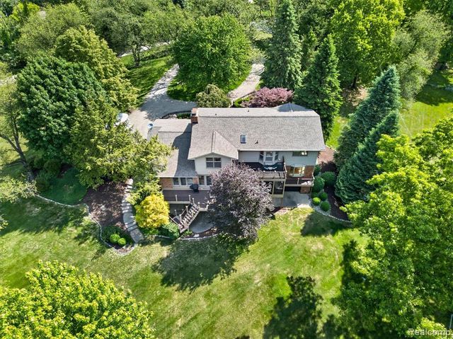 12664 Lashbrook Lane, Brighton, MI 48114
