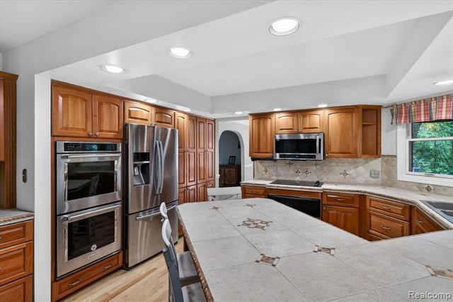12664 Lashbrook Lane, Brighton, MI 48114