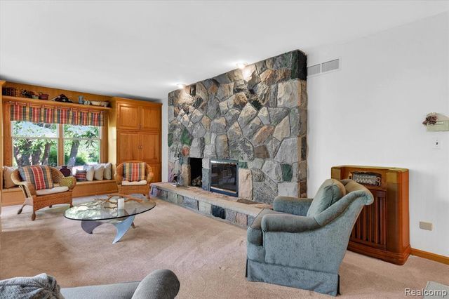 12664 Lashbrook Lane, Brighton, MI 48114