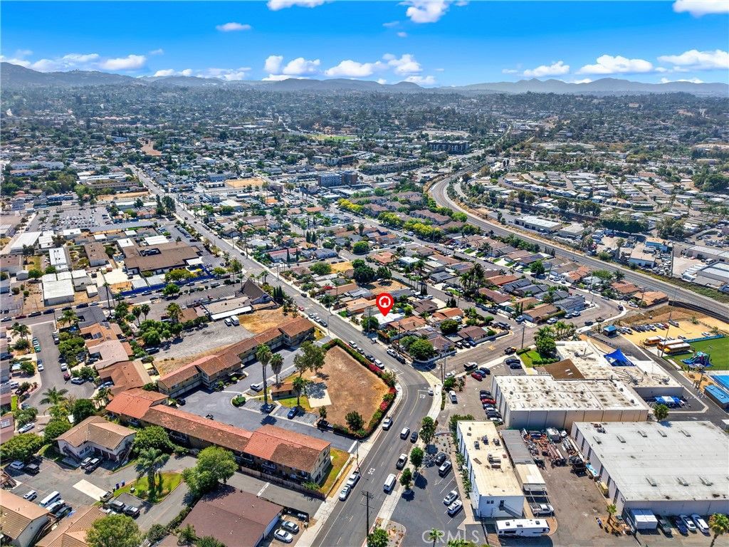 334 W California Avenue, Vista, CA 92083 — photo 5