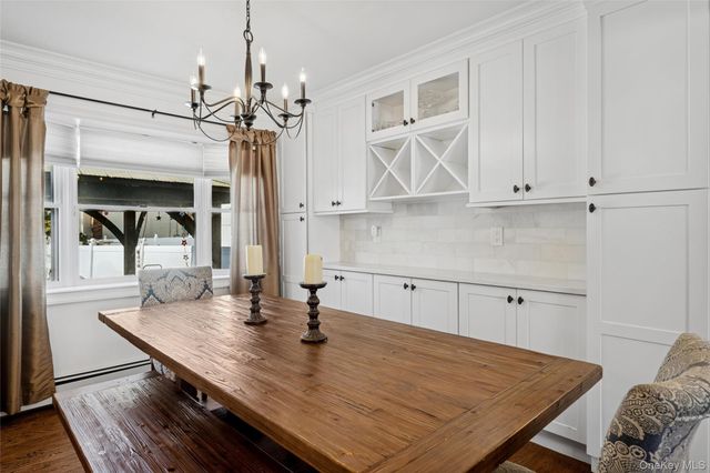 130 Oakview Avenue, Farmingdale, NY 11735