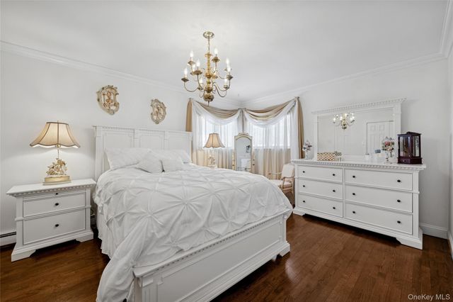 130 Oakview Avenue, Farmingdale, NY 11735