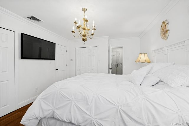 130 Oakview Avenue, Farmingdale, NY 11735