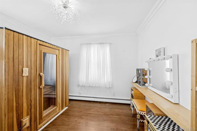 130 Oakview Avenue, Farmingdale, NY 11735