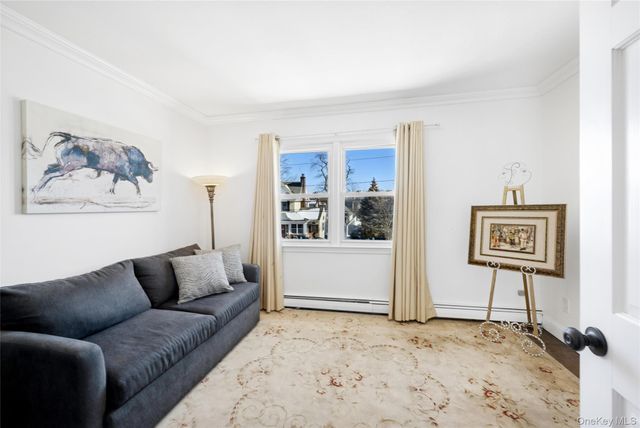 130 Oakview Avenue, Farmingdale, NY 11735