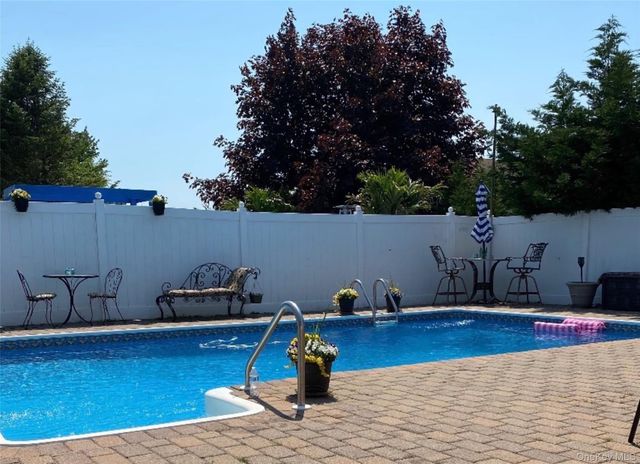 130 Oakview Avenue, Farmingdale, NY 11735