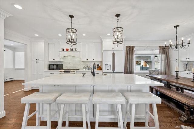 130 Oakview Avenue, Farmingdale, NY 11735