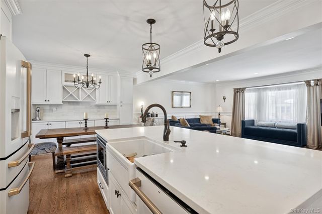 130 Oakview Avenue, Farmingdale, NY 11735