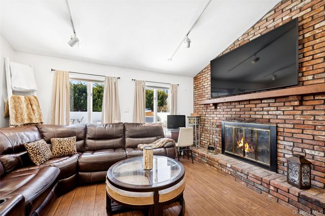 130 Oakview Avenue, Farmingdale, NY 11735