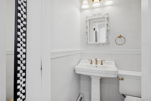 130 Oakview Avenue, Farmingdale, NY 11735