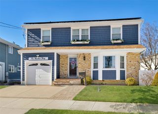 130 Oakview Avenue, Farmingdale, NY 11735