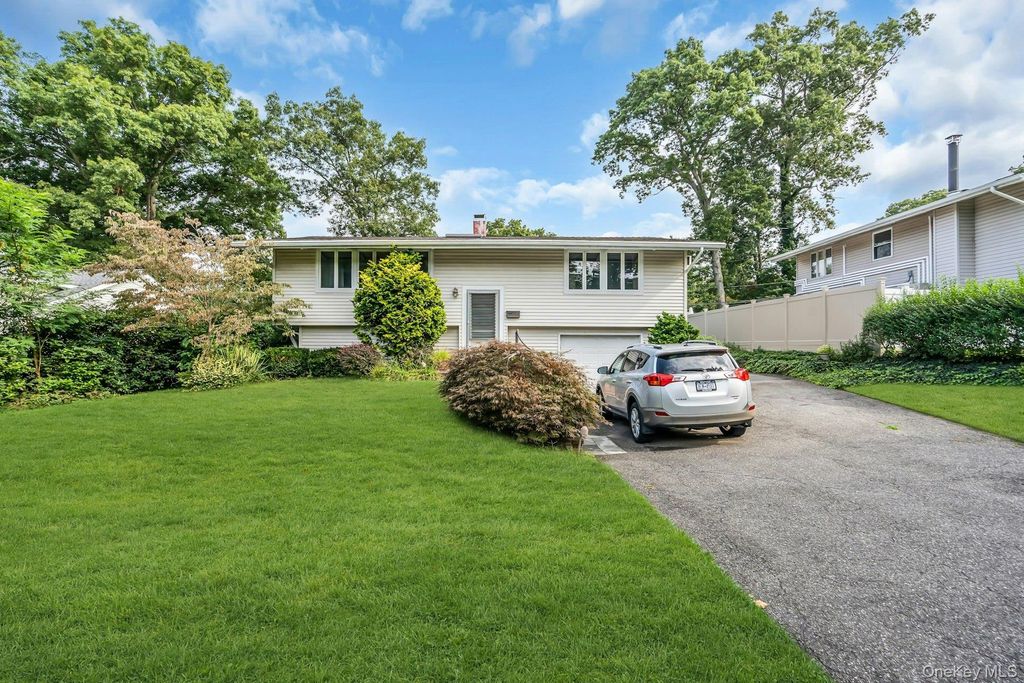 23 Redleaf Lane, Commack, NY 11725 — photo 2