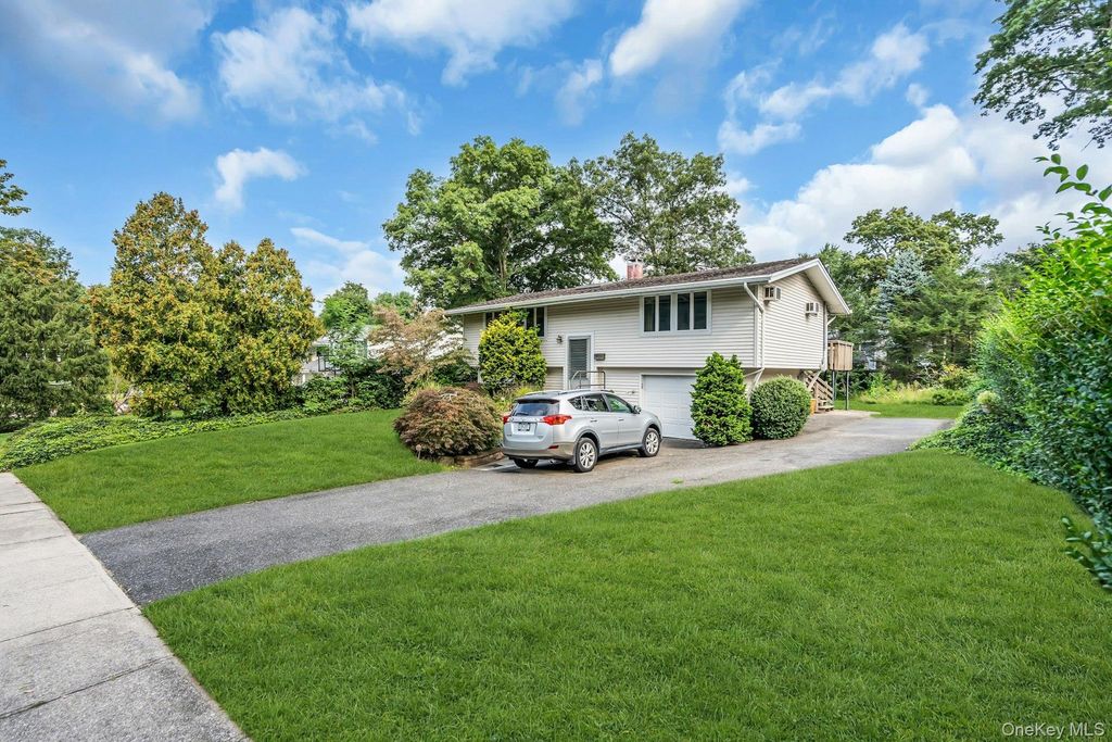 23 Redleaf Lane, Commack, NY 11725 — photo 3