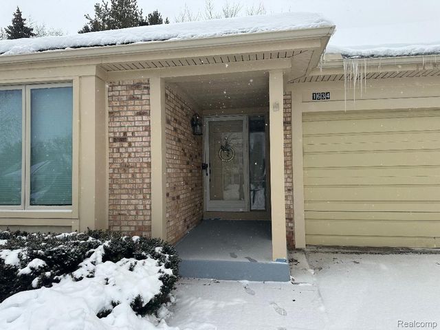 1634 Fielding Drive N, Rochester Hills, MI 48307