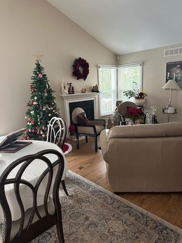 1634 Fielding Drive N, Rochester Hills, MI 48307