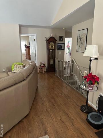 1634 Fielding Drive N, Rochester Hills, MI 48307