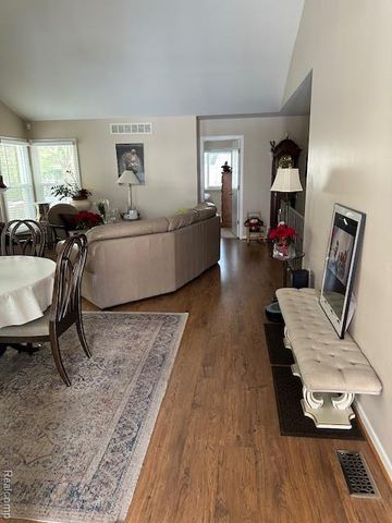 1634 Fielding Drive N, Rochester Hills, MI 48307