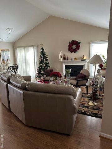 1634 Fielding Drive N, Rochester Hills, MI 48307