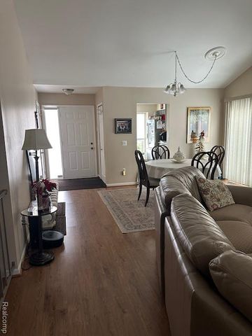 1634 Fielding Drive N, Rochester Hills, MI 48307